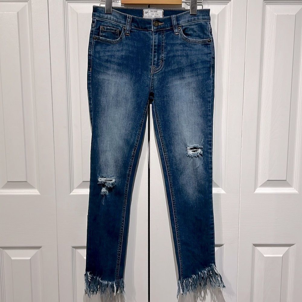 Free People Great Heights Frayed Skinny Jeans‎ Size 26